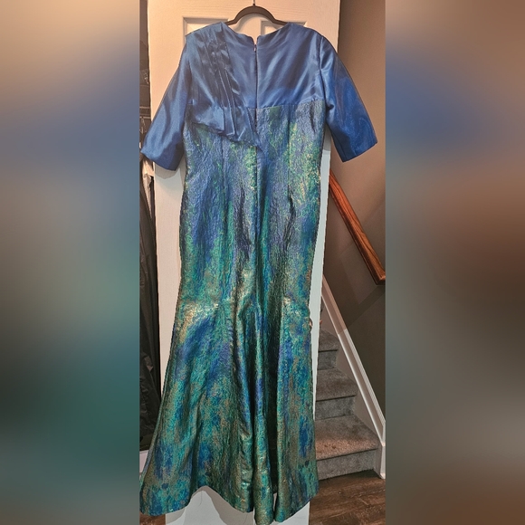 RENEE RUIZ brand new custom gown - Picture 4 of 5